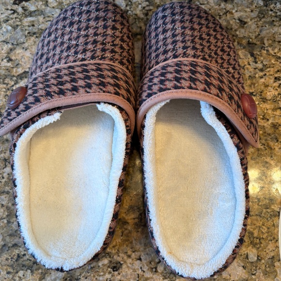 Vionic slippers - Picture 3 of 7